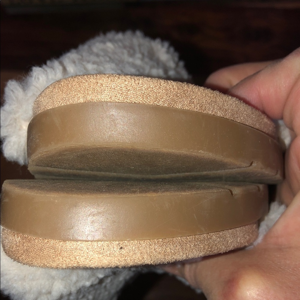 VGUC stars above Cream Faux-Shearling Slide Sandals - Picture 5 of 8